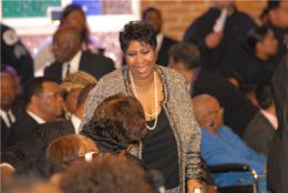 Aretha hugs Inez Andrews