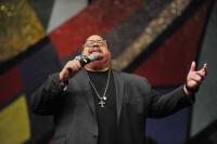 Fred Hammond makes light of having to follow Smokie Norful's rendition of My Tribute that tore up the house