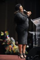 Pastor Kim Burrell singing Faith