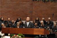 Pastor DeAndrae Patterson sings 